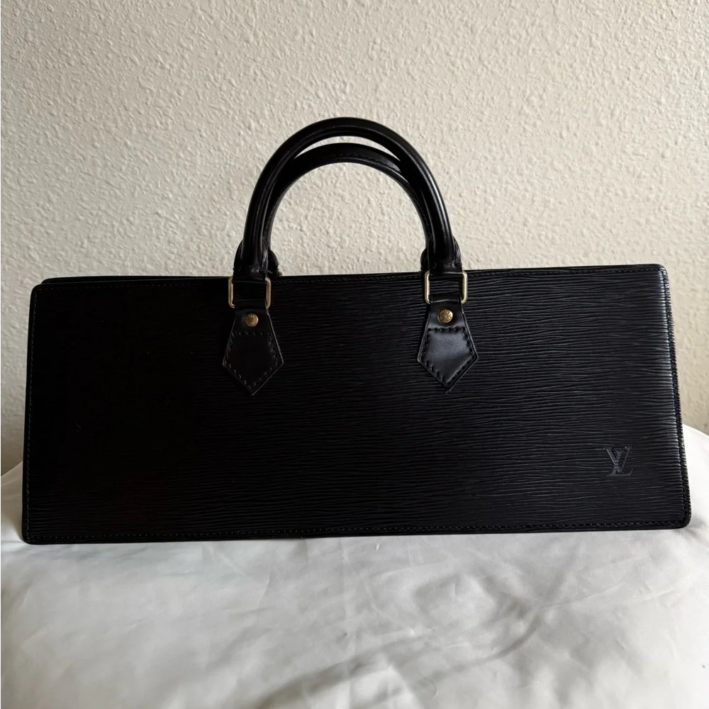 louis vuitton epi sac triangle. - Picture 2 of 13